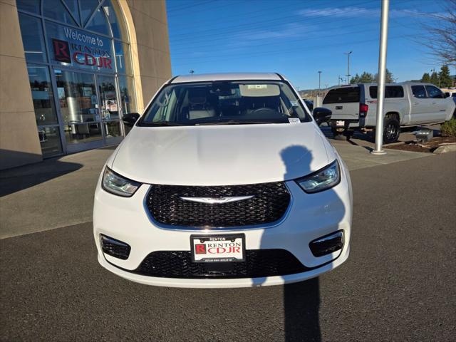 2024 Chrysler Pacifica Hybrid Select