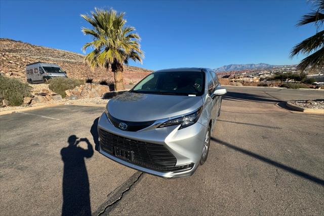 2025 Toyota Sienna LE