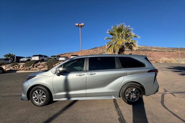 2025 Toyota Sienna LE
