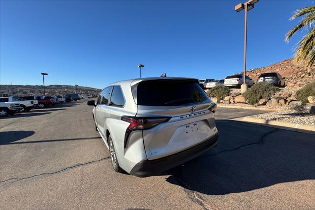 2025 Toyota Sienna LE