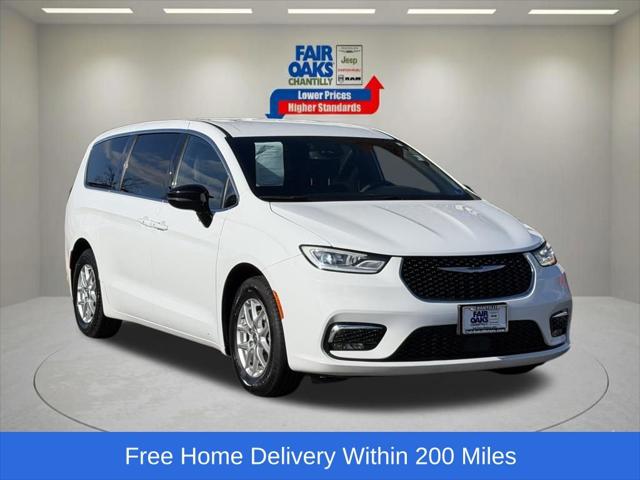 2025 Chrysler Pacifica Select