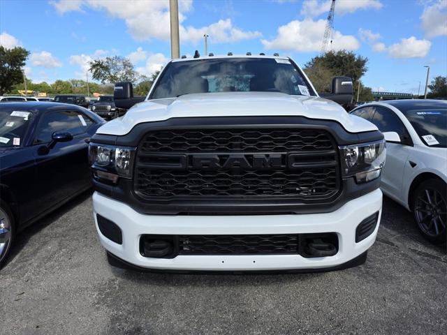 2023 RAM 3500 Tradesman Crew Cab 4x4 64 Box