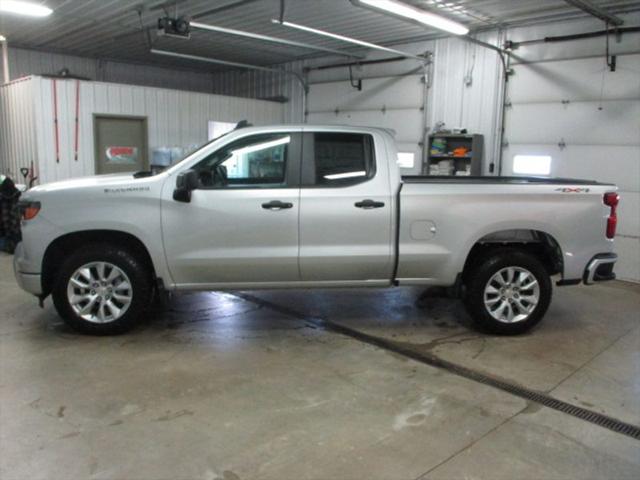 2022 Chevrolet Silverado 1500 4WD Double Cab Standard Bed Custom