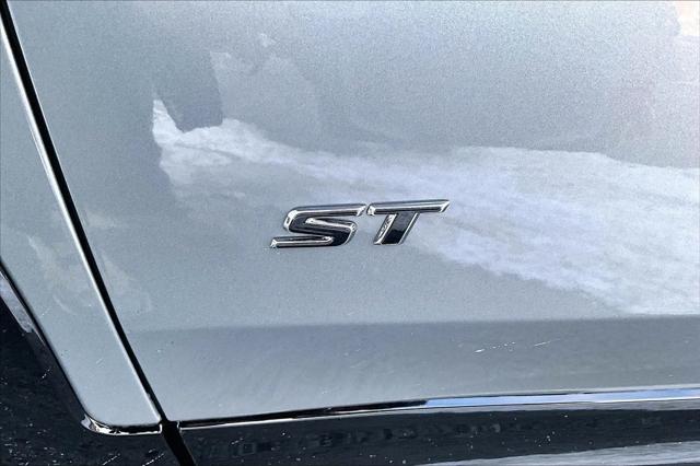 2026 Buick NV Sport Touring FWD