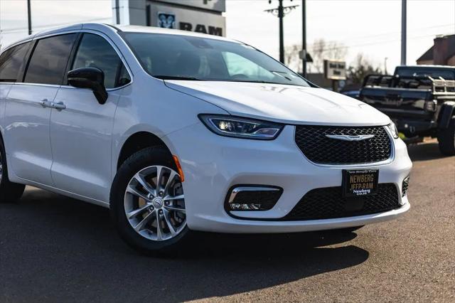 2026 Chrysler Pacifica Select AWD