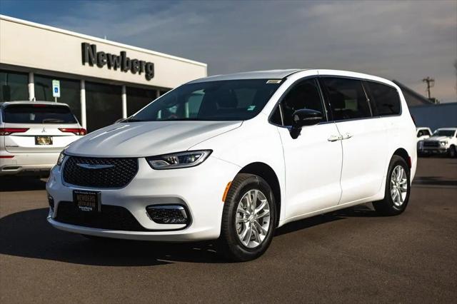 2026 Chrysler Pacifica Select AWD