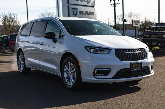 2026 Chrysler Pacifica Select AWD