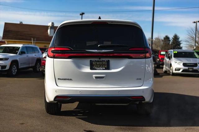 2026 Chrysler Pacifica Select AWD