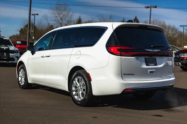2026 Chrysler Pacifica Select AWD