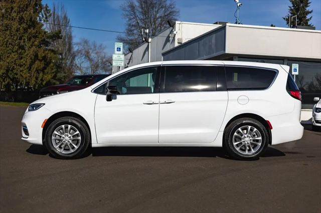 2026 Chrysler Pacifica Select AWD