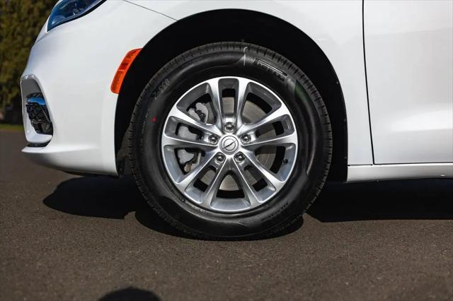 2026 Chrysler Pacifica Select AWD