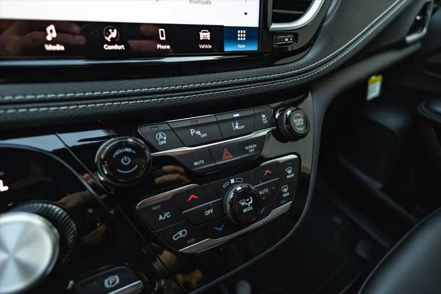 2026 Chrysler Pacifica Select AWD