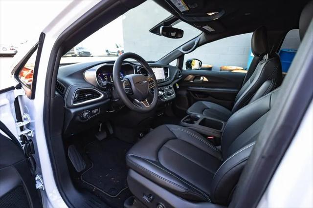 2026 Chrysler Pacifica Select AWD