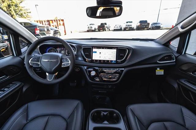 2026 Chrysler Pacifica Select AWD