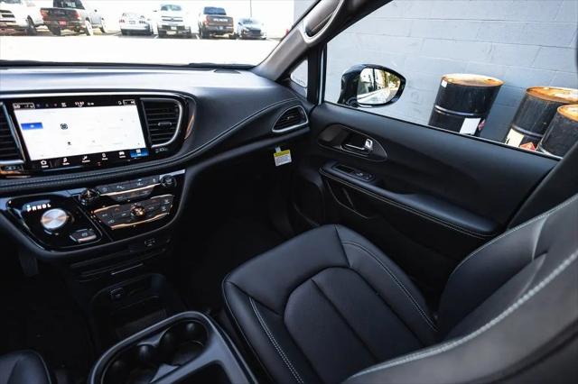 2026 Chrysler Pacifica Select AWD