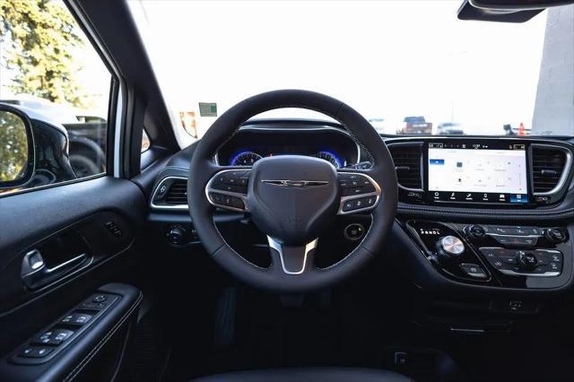 2026 Chrysler Pacifica Select AWD