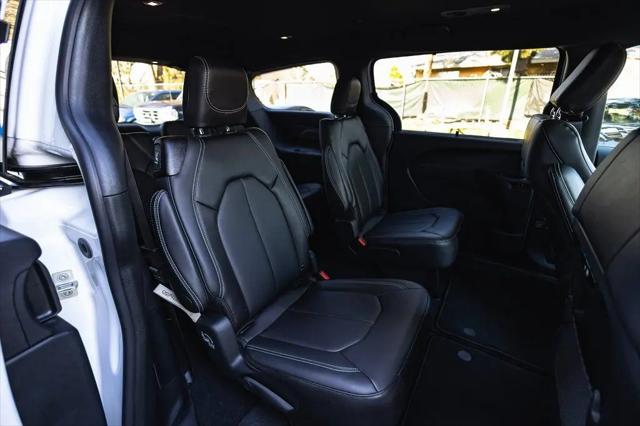 2026 Chrysler Pacifica Select AWD