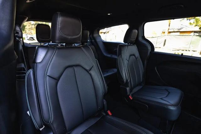 2026 Chrysler Pacifica Select AWD