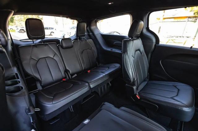 2026 Chrysler Pacifica Select AWD