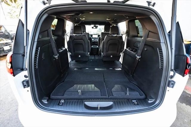 2026 Chrysler Pacifica Select AWD