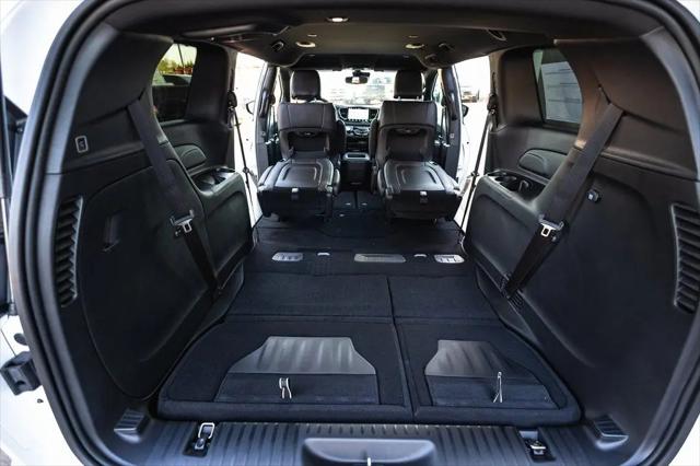 2026 Chrysler Pacifica Select AWD