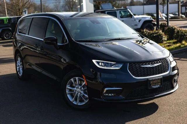 2026 Chrysler Pacifica Select AWD
