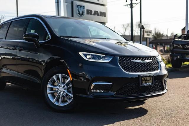 2026 Chrysler Pacifica Select AWD