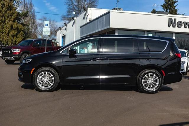 2026 Chrysler Pacifica Select AWD