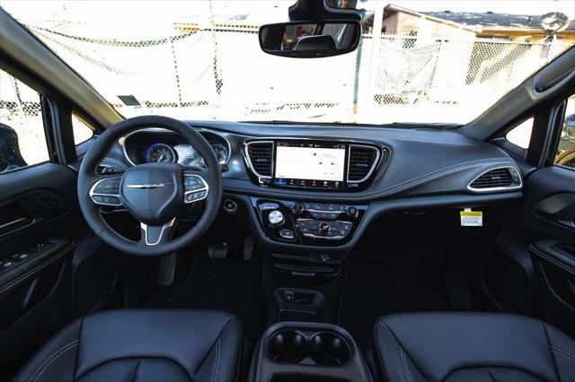 2026 Chrysler Pacifica Select AWD