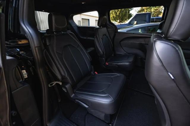 2026 Chrysler Pacifica Select AWD