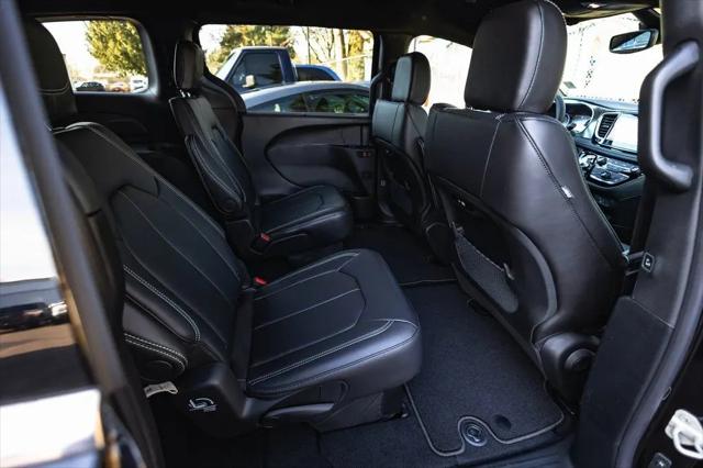 2026 Chrysler Pacifica Select AWD
