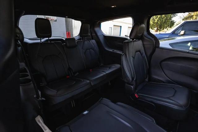 2026 Chrysler Pacifica Select AWD