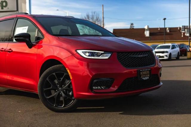 2026 Chrysler Pacifica Select AWD