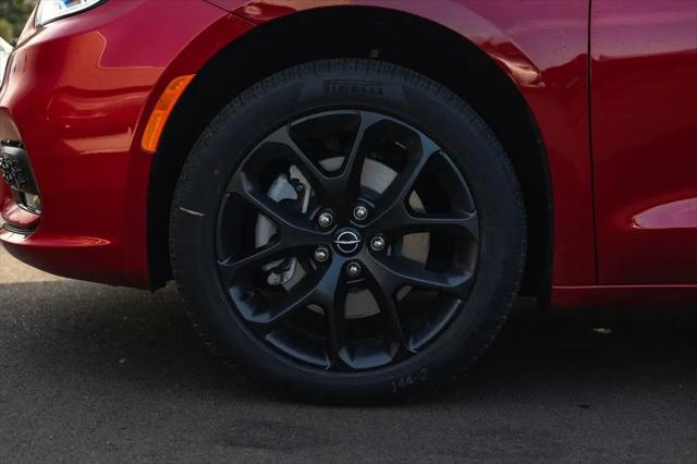 2026 Chrysler Pacifica Select AWD