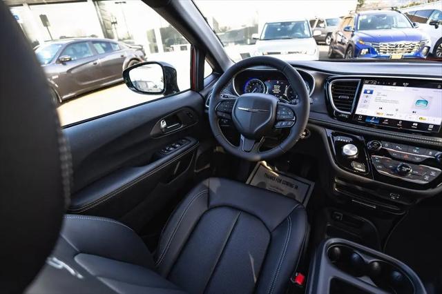 2026 Chrysler Pacifica Select AWD