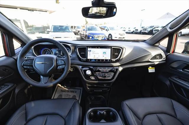 2026 Chrysler Pacifica Select AWD