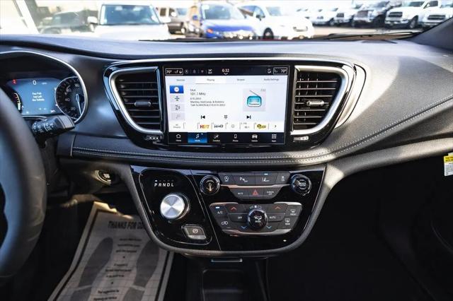 2026 Chrysler Pacifica Select AWD