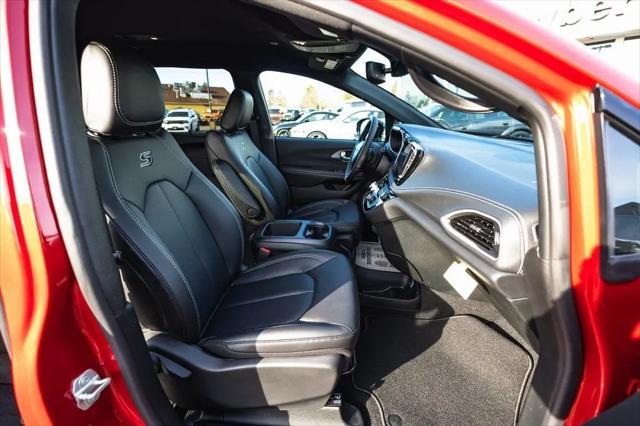 2026 Chrysler Pacifica Select AWD