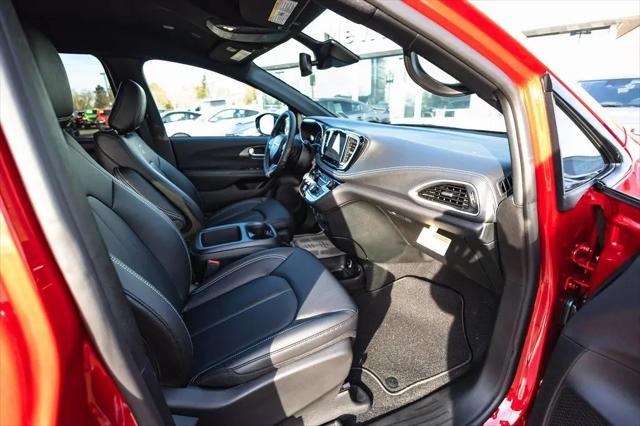 2026 Chrysler Pacifica Select AWD
