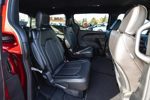 2026 Chrysler Pacifica Select AWD