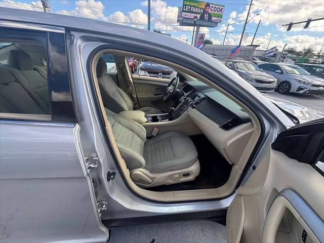 2017 Ford Taurus SE