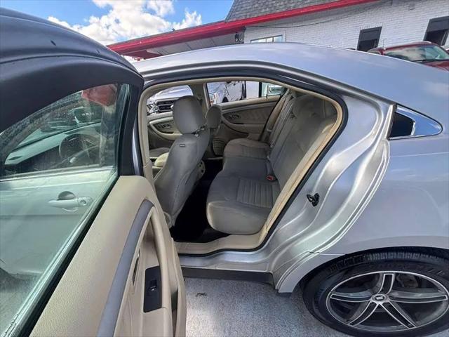 2017 Ford Taurus SE