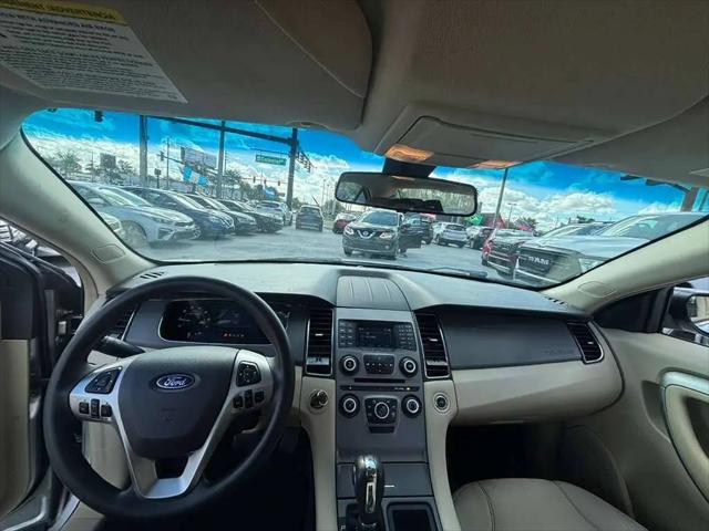 2017 Ford Taurus SE