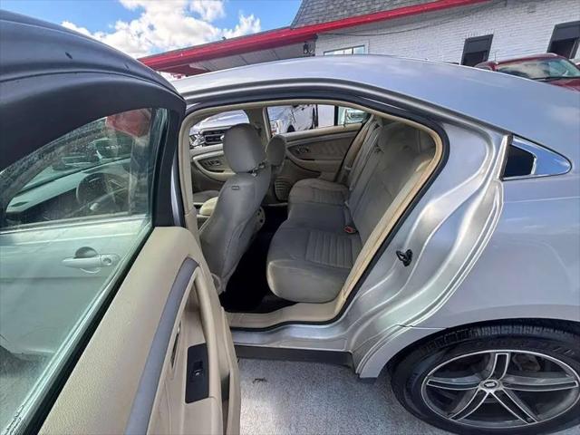 2017 Ford Taurus SE