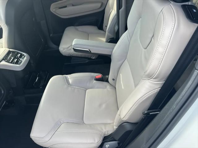 2026 Volvo XC90 Ultra, B6 AWD Gas (mild hybrid), Gasoline, Bright, 6 Seats