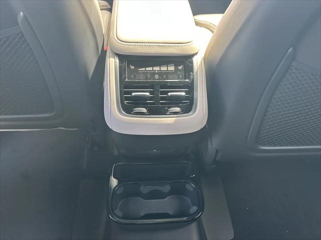 2026 Volvo XC90 Ultra, B6 AWD Gas (mild hybrid), Gasoline, Bright, 6 Seats