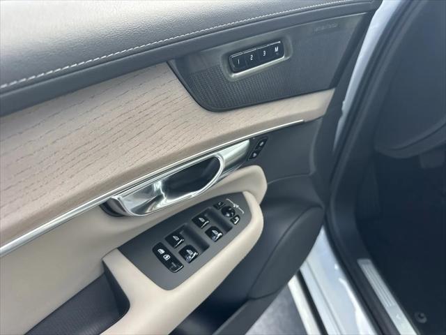 2026 Volvo XC90 Ultra, B6 AWD Gas (mild hybrid), Gasoline, Bright, 6 Seats