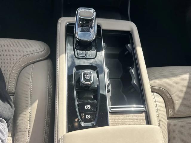 2026 Volvo XC90 Ultra, B6 AWD Gas (mild hybrid), Gasoline, Bright, 6 Seats