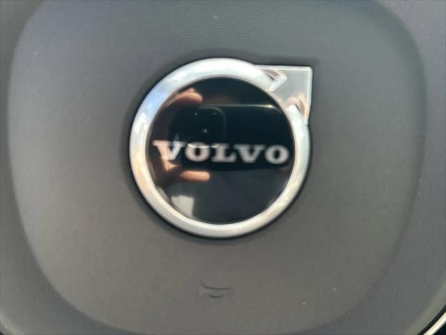 2026 Volvo XC90 Ultra, B6 AWD Gas (mild hybrid), Gasoline, Bright, 6 Seats