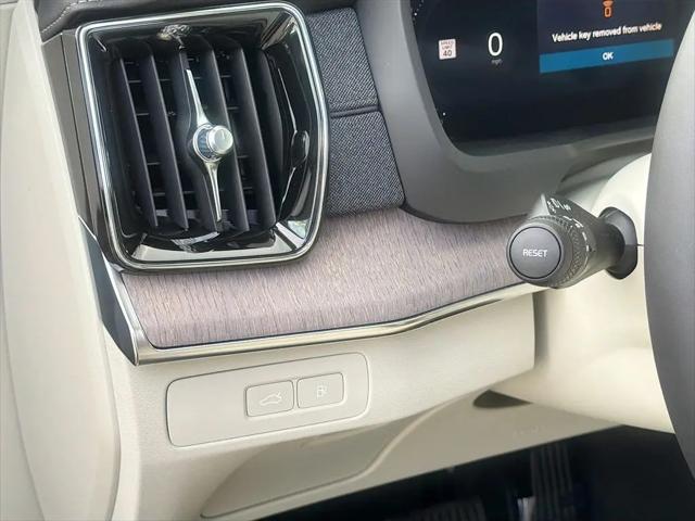 2026 Volvo XC90 Plug-In Hybrid Ultra, T8 AWD, Electric/Gasoline, Bright, 7 Seats